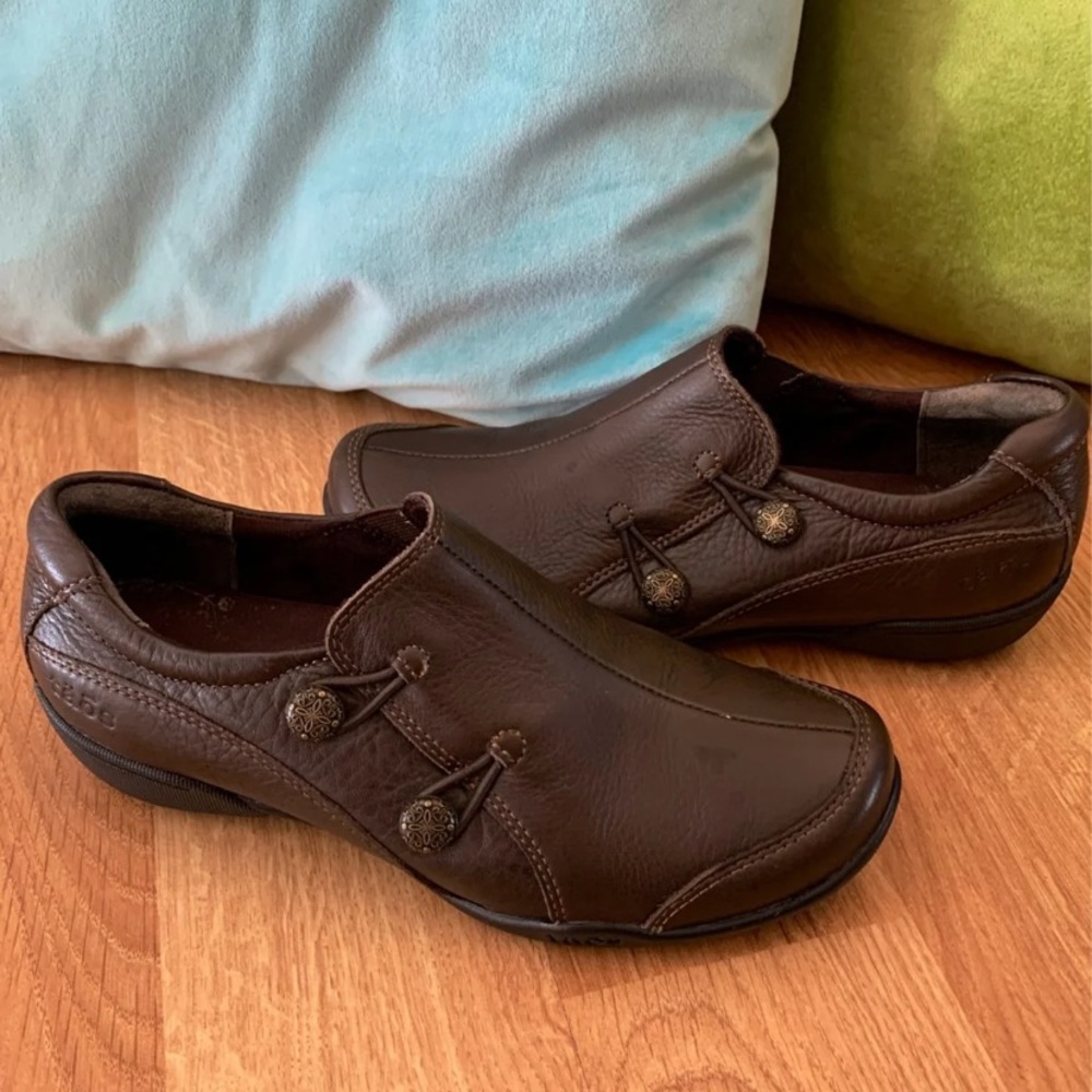Taos Woman’s Leather Flats